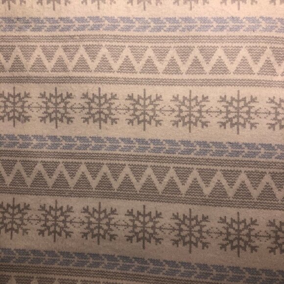 🛒 $15 3 yards Flannel Fabric - Snowflakes Christmas - Picture 1 of 2